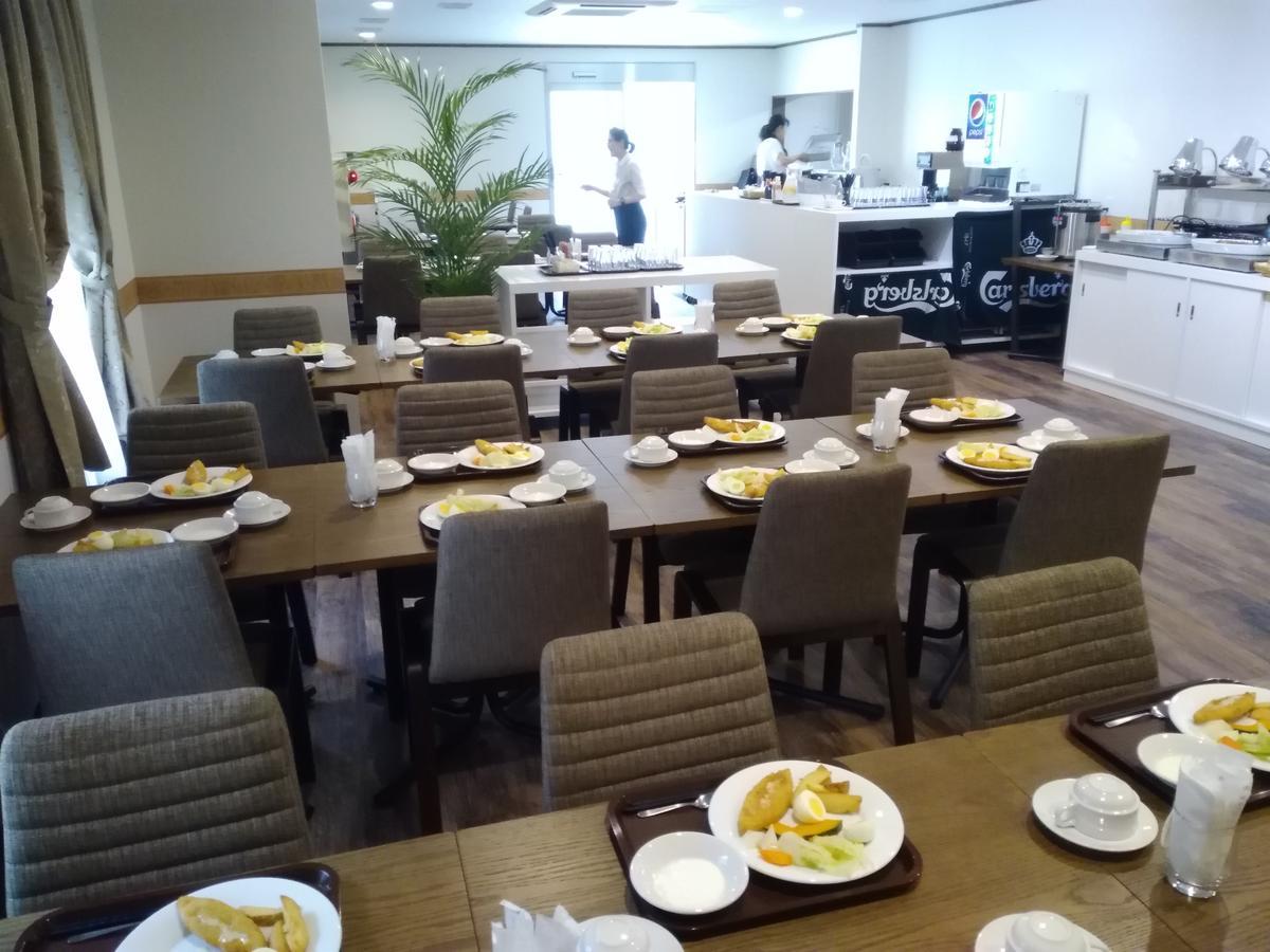 Hotel Quartz Shin-Osaka Bagian luar foto