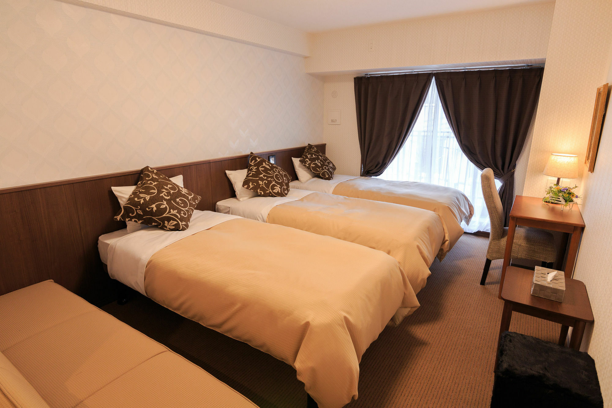 Hotel Quartz Shin-Osaka Bagian luar foto